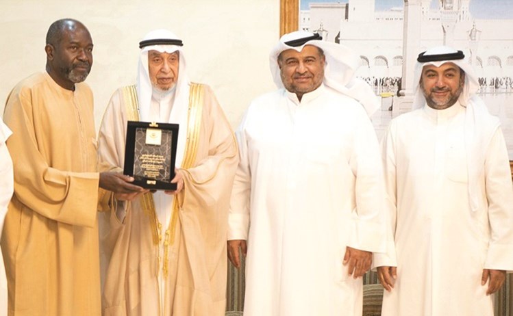 جمعية الإصلاح الاجتماعي كرّمت عميد السلك الديبلوماسي السفير عبدالأحمد امباكي